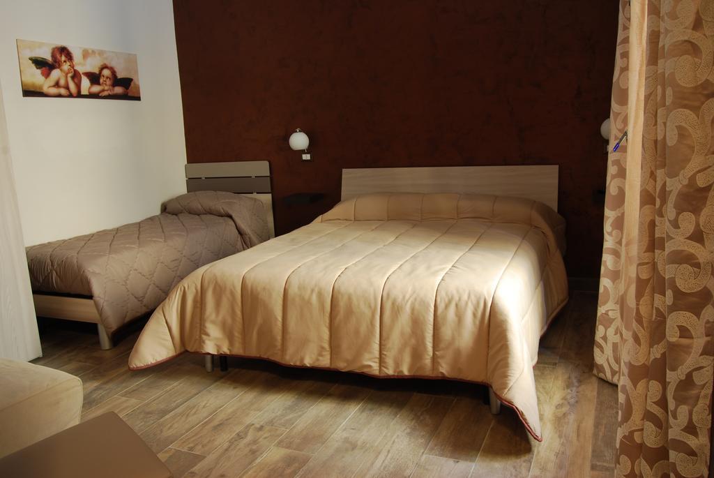 A Due Passi Dal Porto Hotel Civitavecchia Exterior photo